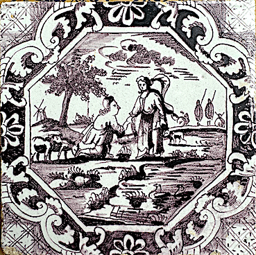 Antieke tegel No C06 Mangaan tegel met rijk ornament en bijbels of herder tafereel in 8 kant 18e-eeuws.